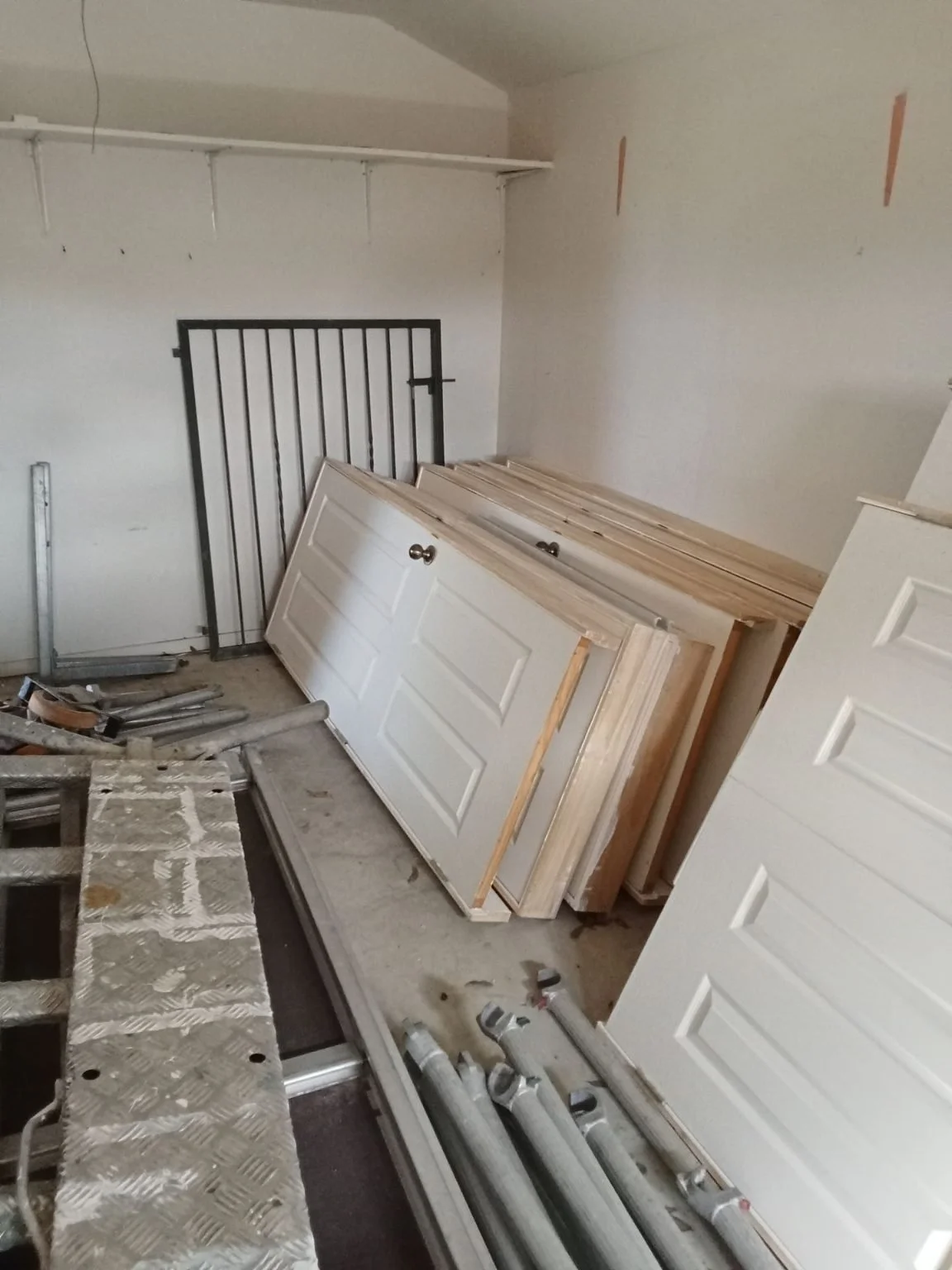 Bulk lot interior doors3.jpg