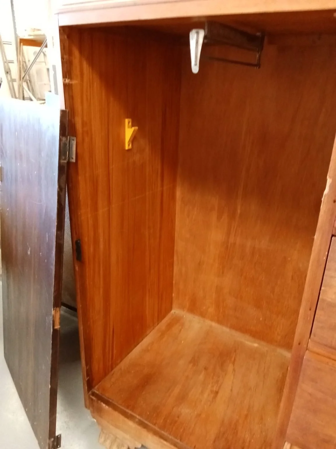 Vintage cabinet for restore3.jpg