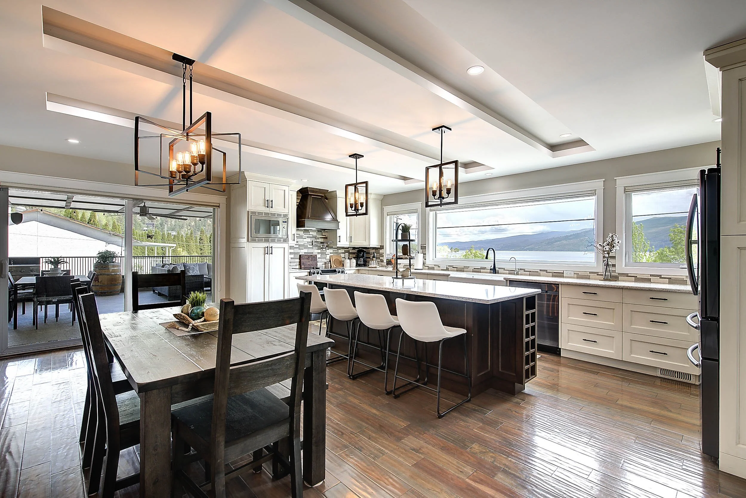 Peachland Beach House Lakefront Rental with Pool