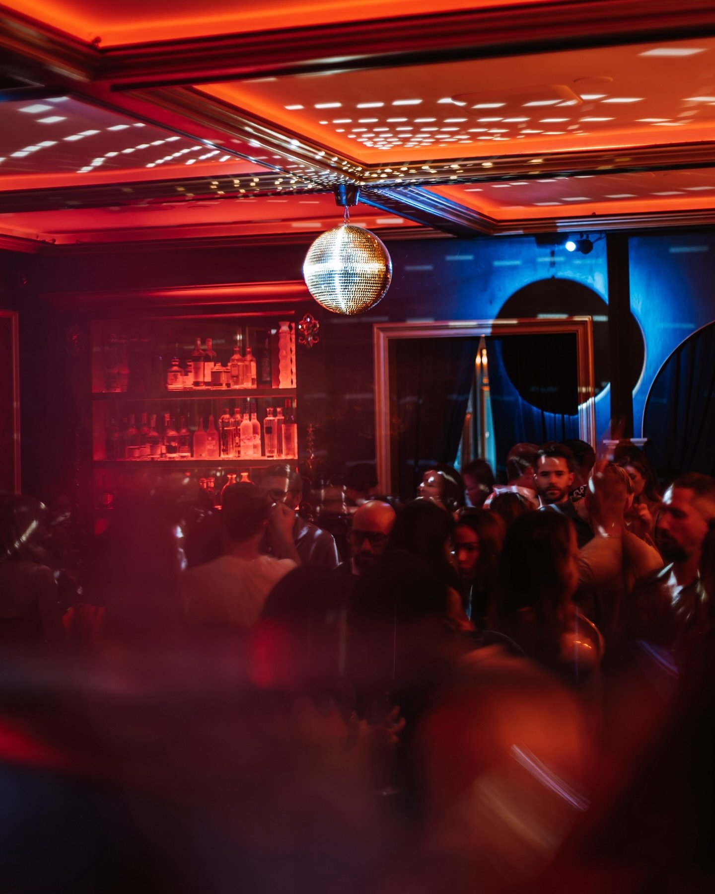 The music moves, the lights dim, and Puzzle comes alive. 🪩

Link in our bio for Tables reservation &amp; more.