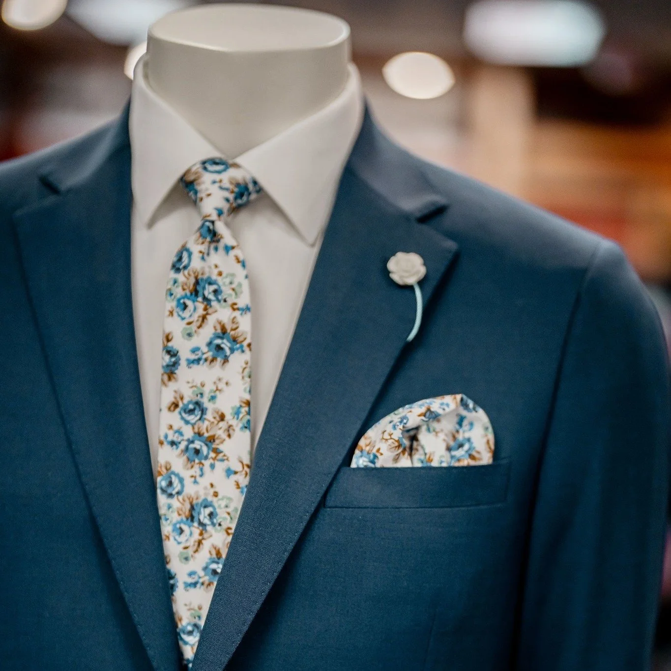 Dressing sharp isn’t just for special occasions - it’s for every day you want to stand out. Discover suits that fit your life (and your style) at Halberstadt’s West Acres Mall. β¨
 
#MensSuits #SharpStyle #WestAcresMall #MenswearFarg