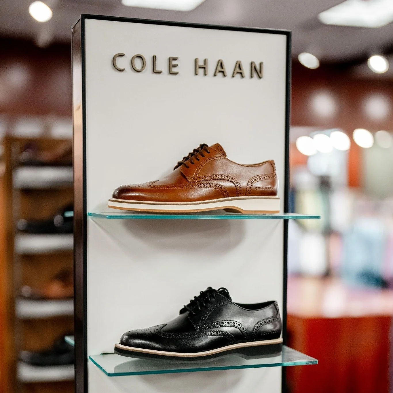 Step into style and comfort with Cole Haan. Sleek enough for the office, comfortable enough for the weekend. Try them on today - you’ll never want to take them off. π
#ColeHaan #MensShoes #MensStyle #WestAcresMall #FargoMenswear #ShopFargo