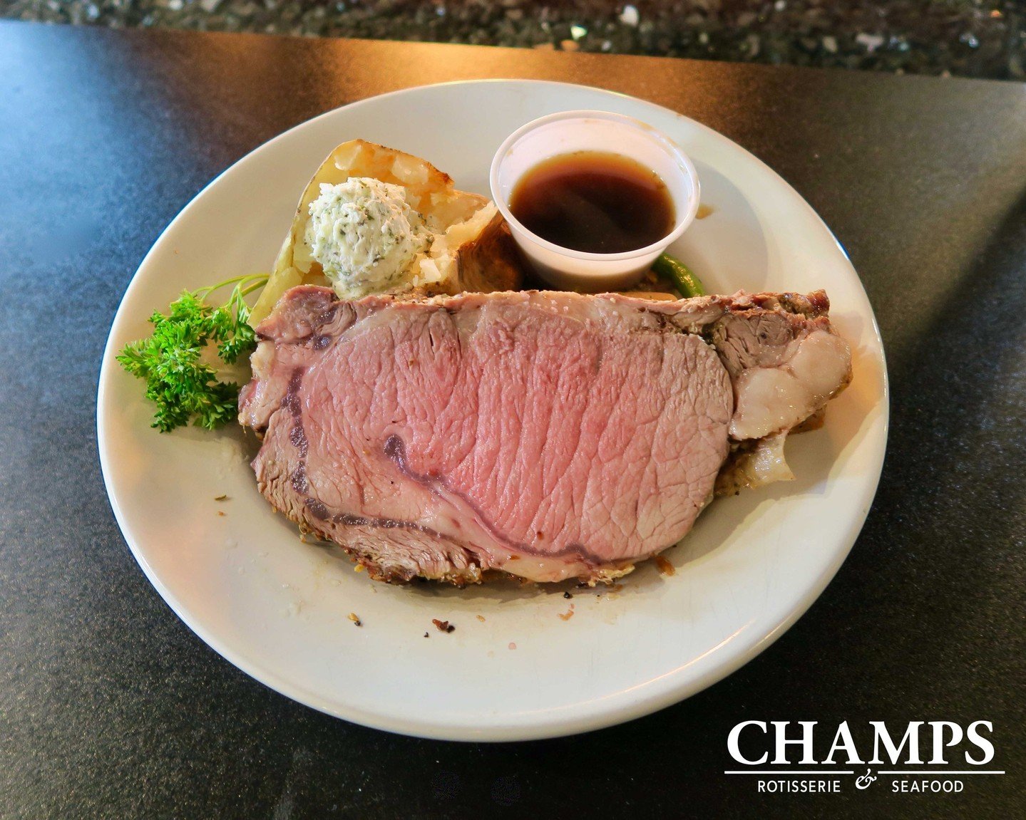 Our Sunday Prime Rib Special is a treat for the tastebuds! Dine at Champs tonight!

#Champs #GrossePointe #PrimeRib #Saturday #Yum