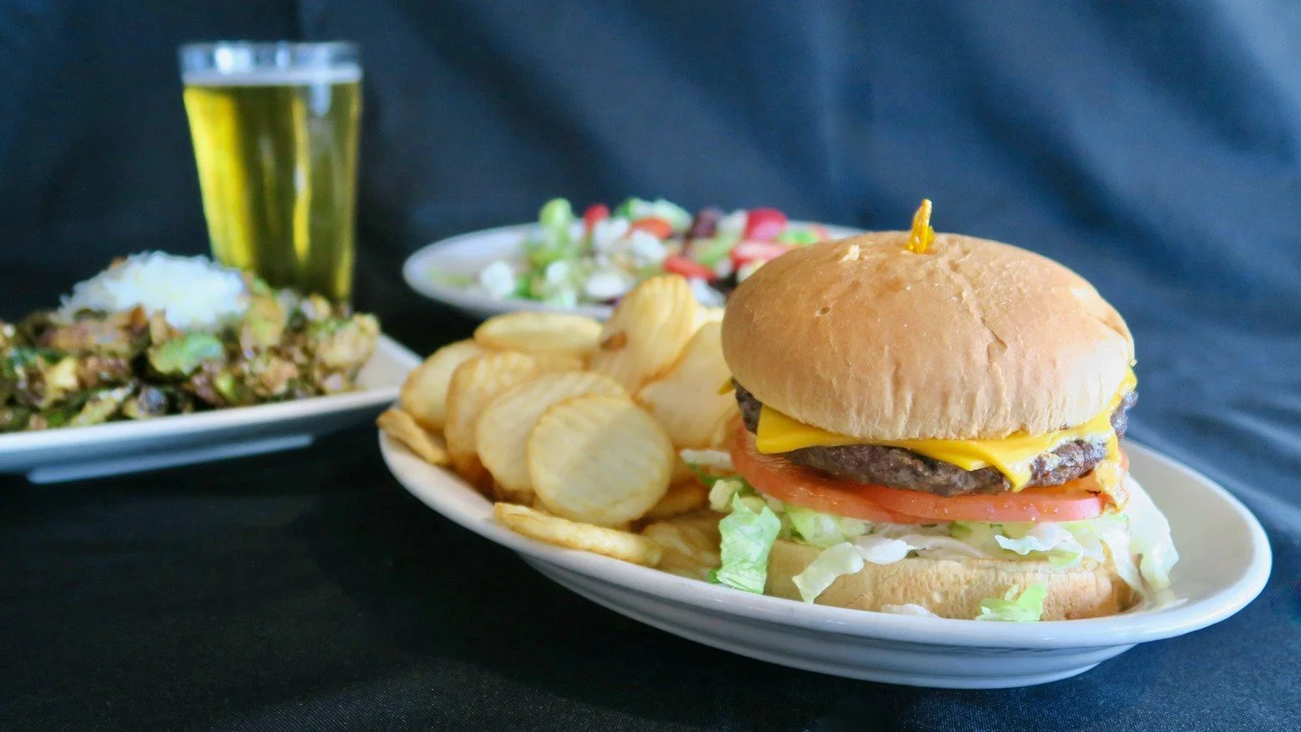 Monday called. It wants better dinner plans. 🍔⭐

Dine in tonight for a Classic Burger and fries for just $10 with the purchase of a beverage.

Toast Loyalty members can also earn 2x points from 7:00&ndash;9:00 PM.

A burger, fries and double rewards