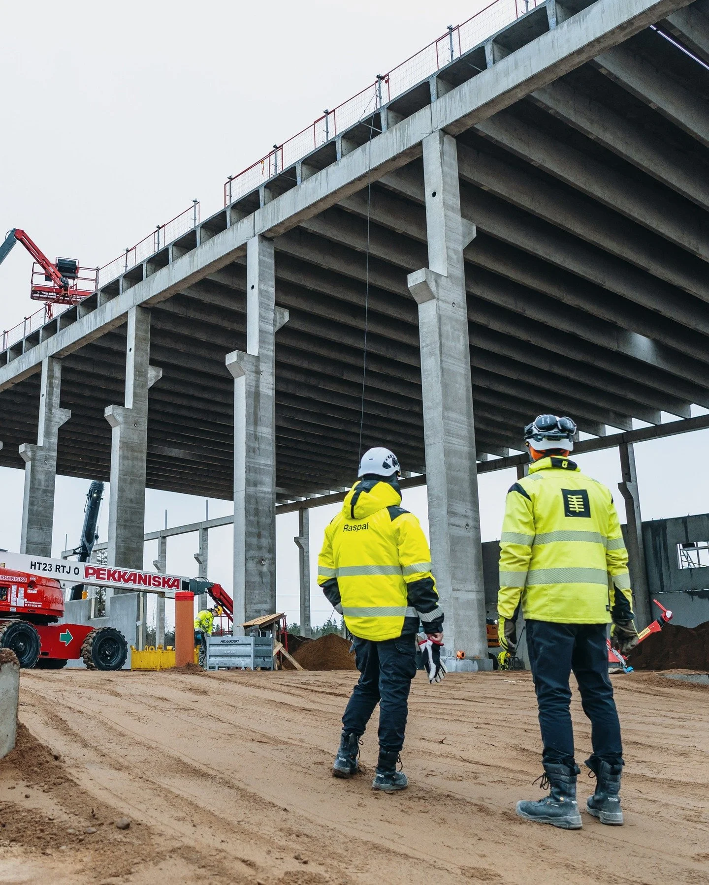 "Ensi viikolla asennetaan sein&auml;- ja sokkelielementtej&auml; sek&auml; STT-laattoja. Torpparin osalta urakka valmistuu aikataulussa", kertoo ty&ouml;njohtaja Jari Kosunen

LATO konserniin kuuluva Lappeenrannan Yritystila Oy rakennuttaa 