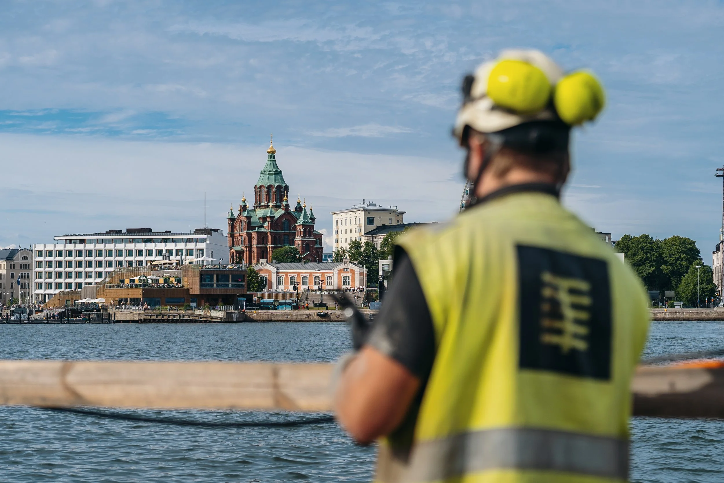 Uutta rantaviivaa betonista – Torppari mukana uudistamassa Helsingin Makasiinilaituria