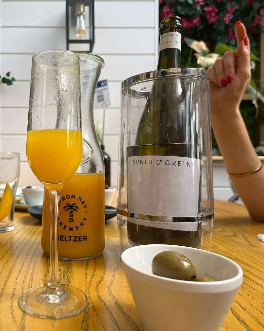 Mimosas + shared plates: an underrated combo&nbsp;👌&nbsp;Thanks for visiting @thepooroenophile!