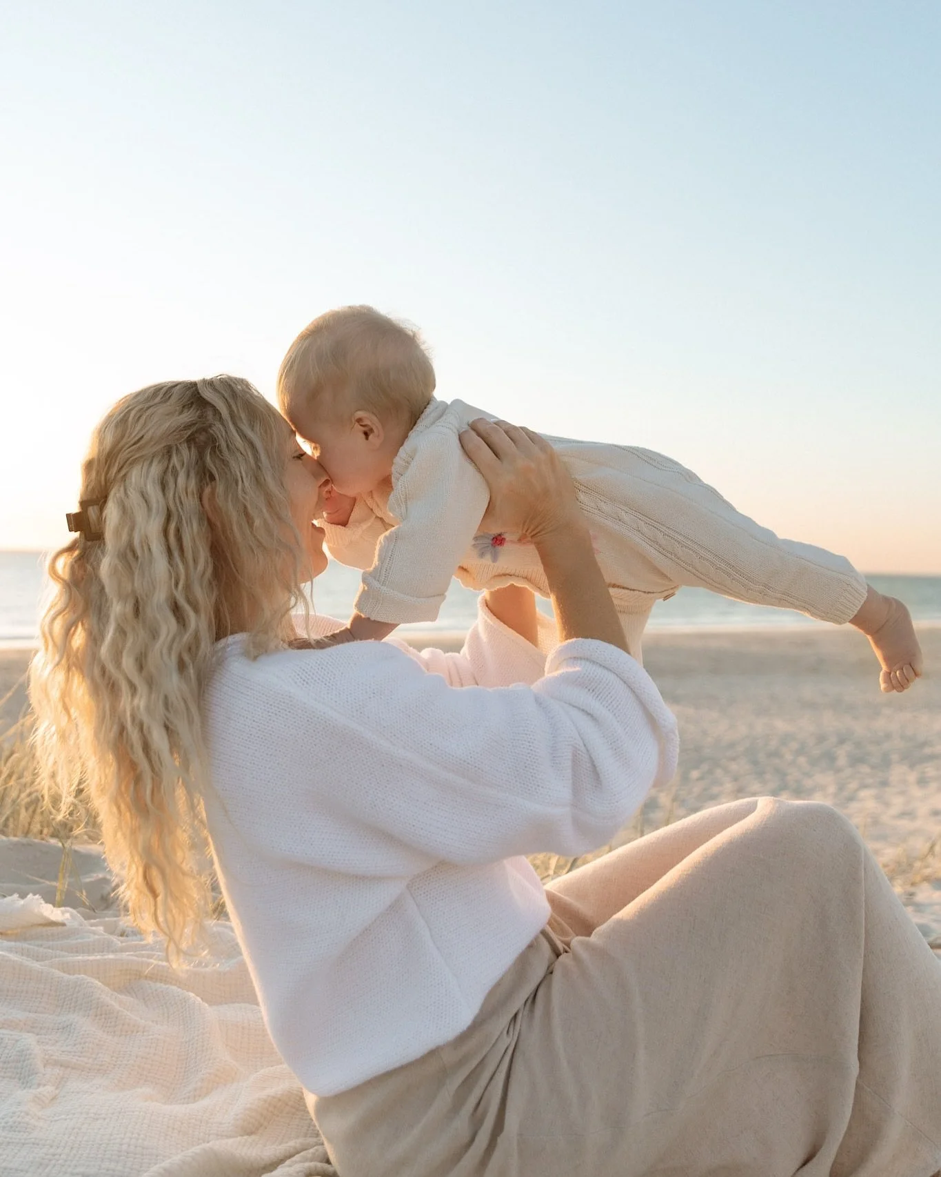 fams that just have a whole lot of fun together 🌅🐚✨