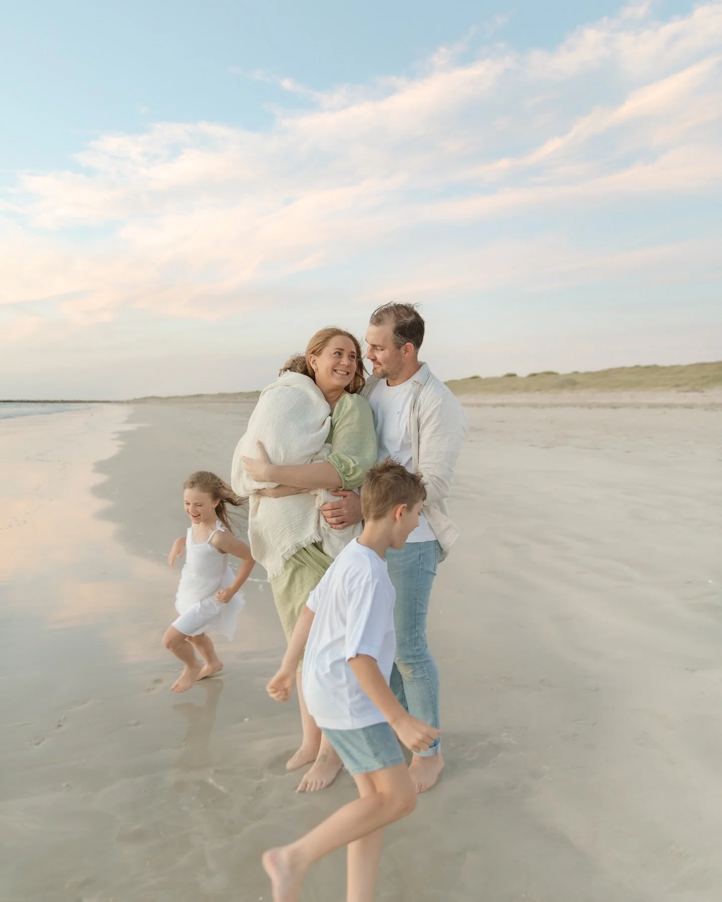 How can a pick a favourite. it was a Joy joy joy capturing your fam ✨ @kirstin_cooper