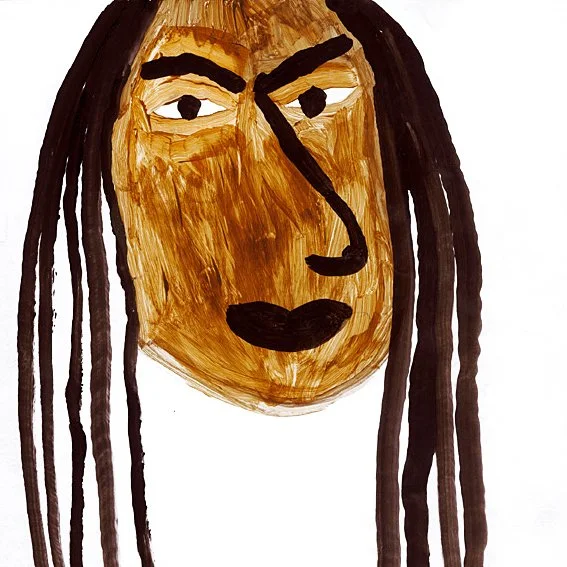 Un portrait de style dessin à la main avec une peau brune, de longues tresses, des yeux noirs, des sourcils épais, un nez courbe et des lèvres foncées.