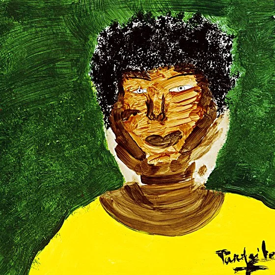 Portrait de style abstrait d'une personne avec des cheveux noirs, peau foncée et une chemise jaune, avec un fond vert.