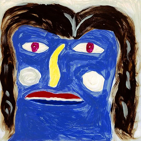 Portrait d'une figure abstraite avec une peau bleue, cheveux longs bruns, yeux roses, nez jaune et lèvres rouges.