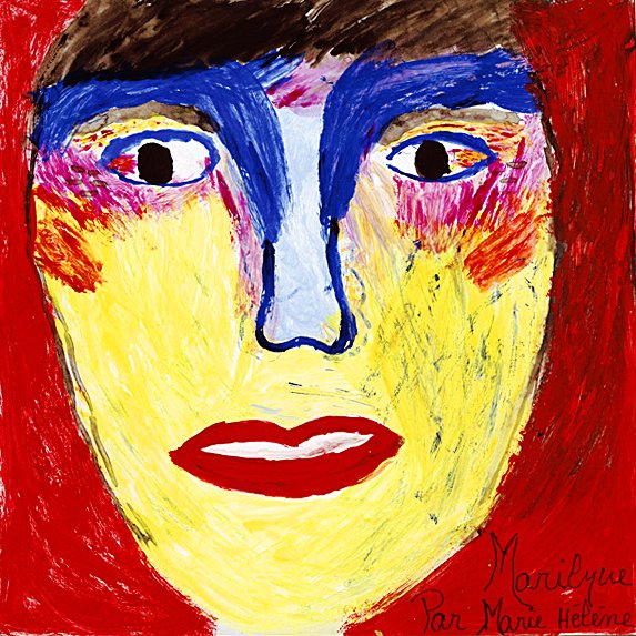 Portrait abstrait d'une femme avec un visage jaune, cheveux brun et rouge, yeux noirs, lèvres rouges, et détails colorés autour des yeux et du visage.
