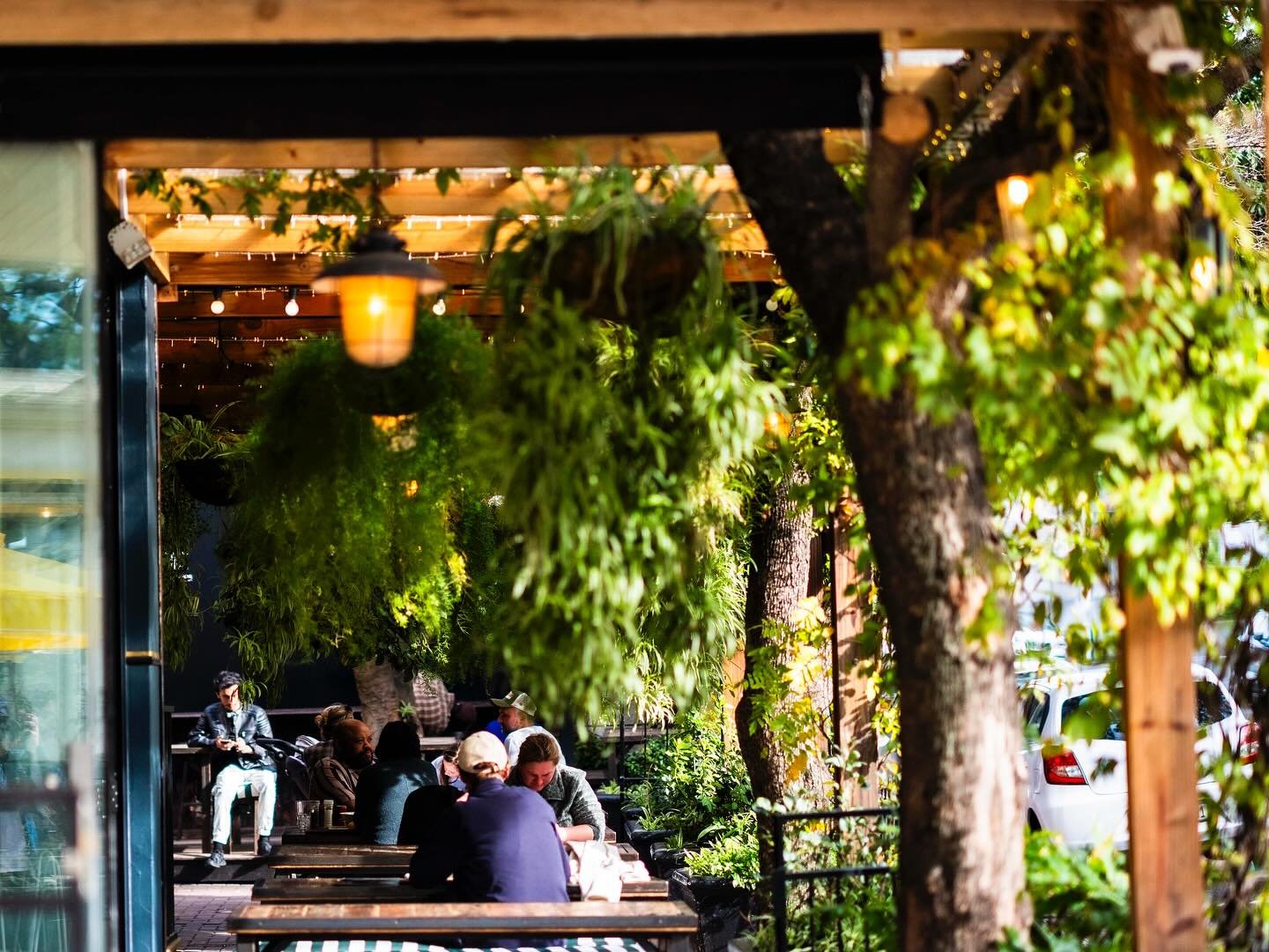 Nothing beats sitting beneath the trees enjoying a little reprieve from the day. 🌿☕️

@yourstrulycafe #yourstruly #allyours #thisisyours #sametimetomorrow #restaurant #bar #capetown #southafrica #ytc @all.yours.co