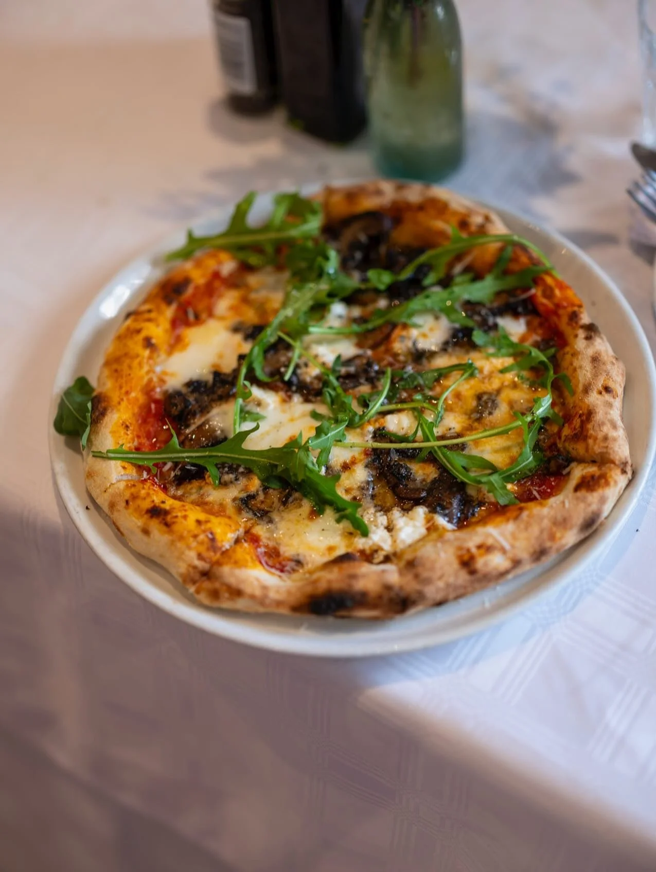 Few things taste as good as this. Our Neopolitana Pizza with truffled black mushrooms, ricotta cheese and rocket leaves 🍕🌿

@cafe_paradiso_cpt #cafeparadiso #restaurant #bar #capetown #southafrica #kloofstreet @all.yours.co
