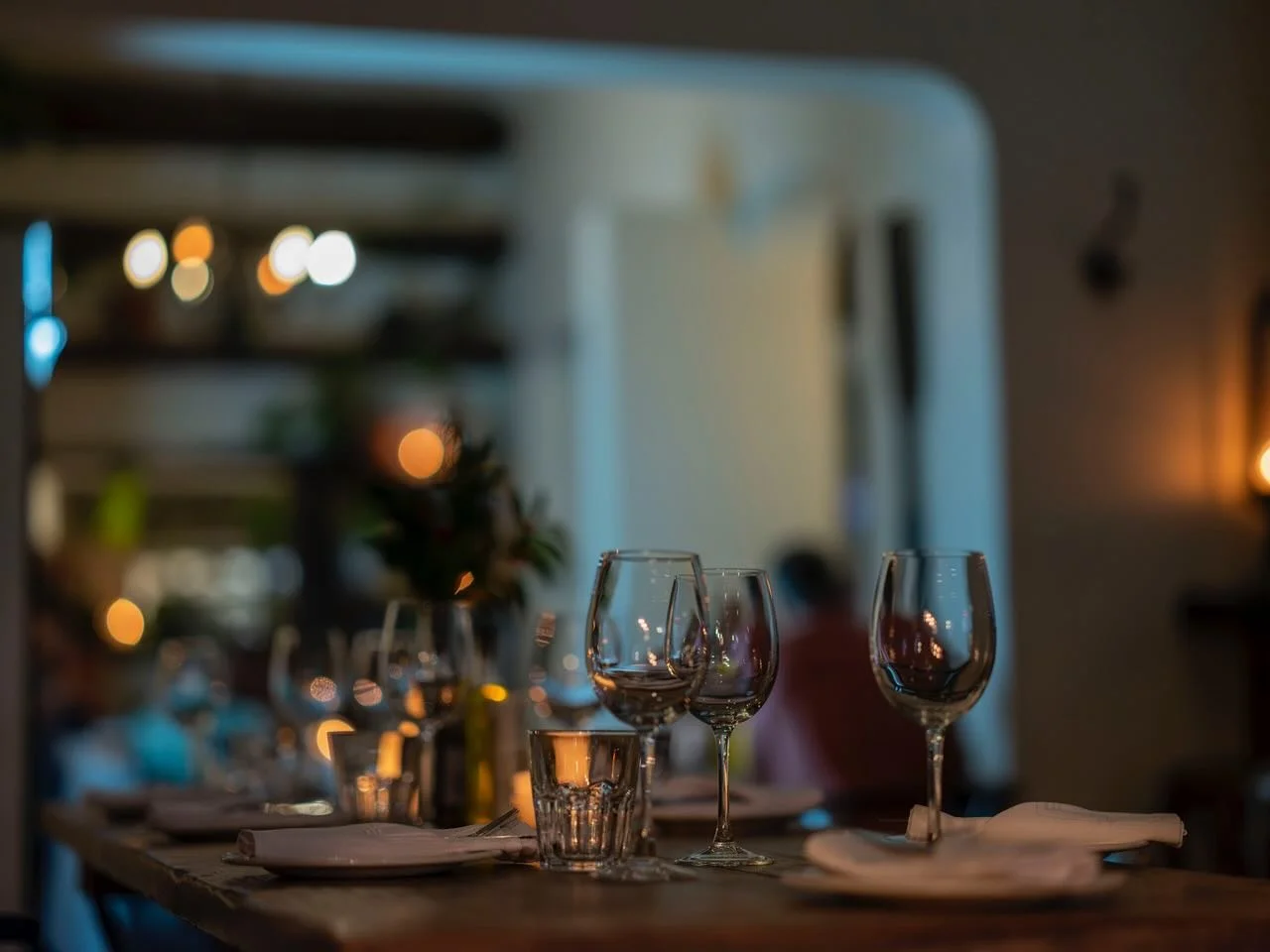 Our space comes to life at night. The perfect choice for dinner &amp; drinks 🙌

@cafe_paradiso_cpt #cafeparadiso #restaurant #bar #cafe #capetown #southafrica #kloofstreet @all.yours.co