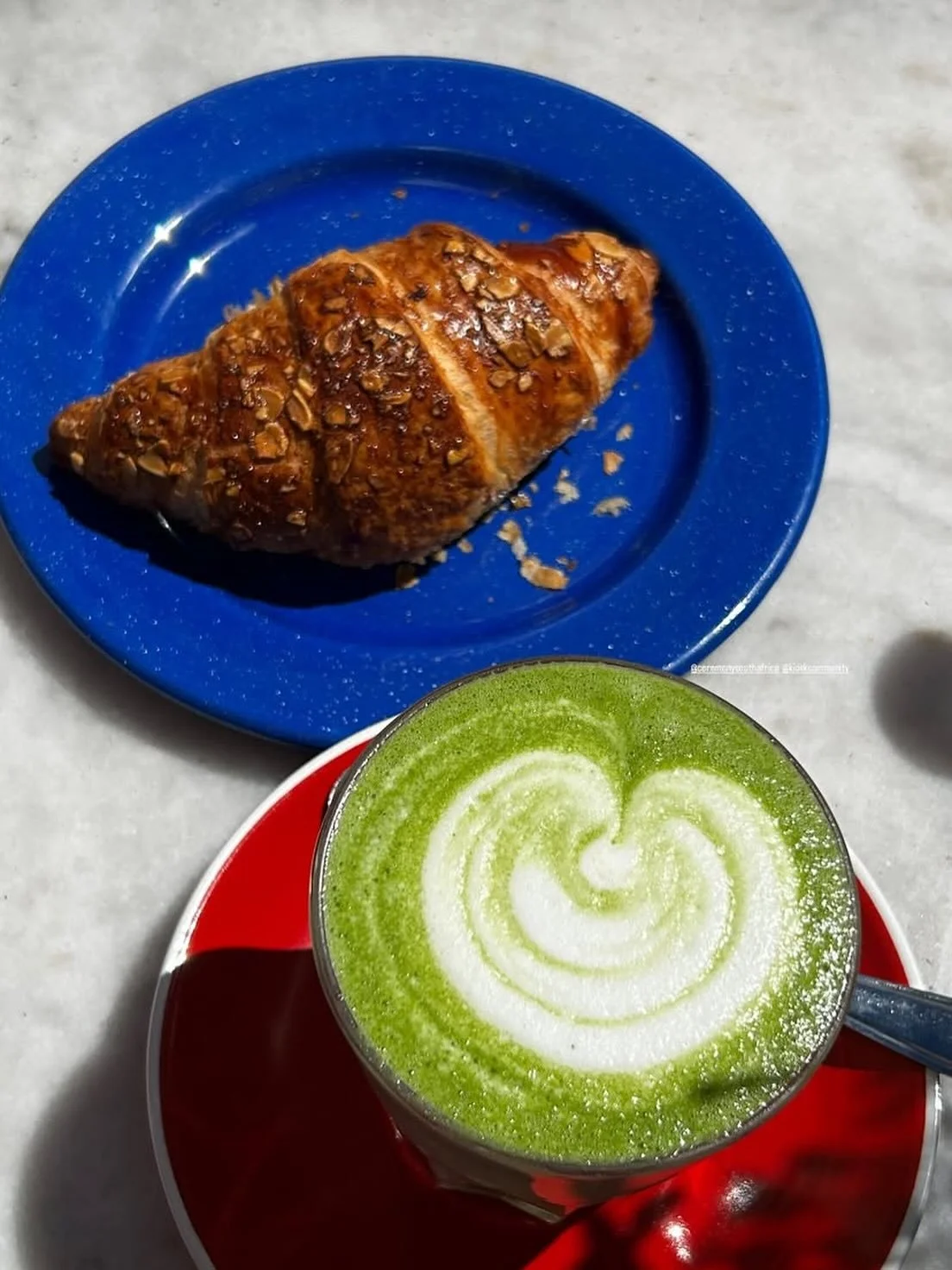 We LOVE this picture taken by @stashapret ❤️ What a combo 🌿🥐

@kioskcommunity #kiosk #grocer #cafe #restaurant #bar #capetown #southafrica @all.yours.co