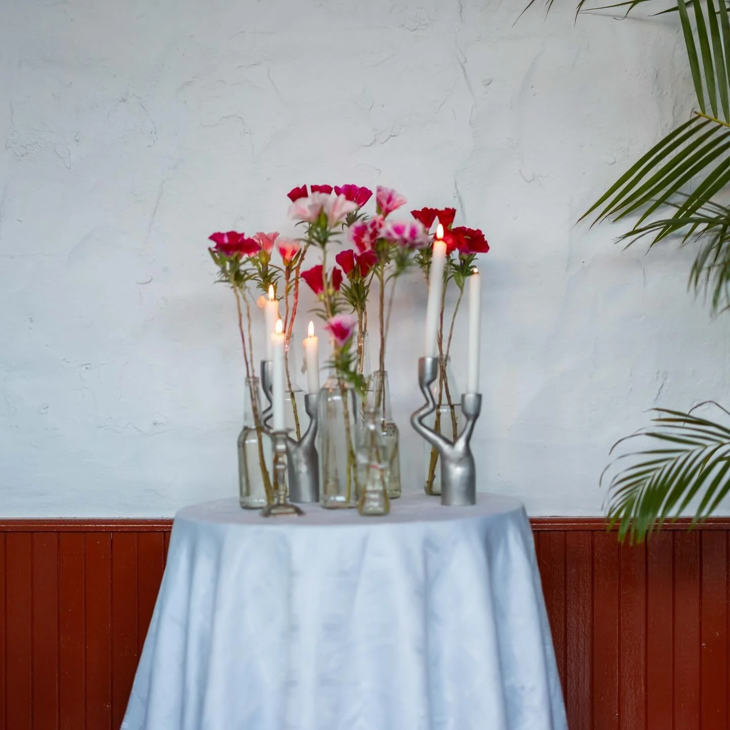 Come and join us for breakfast, lunch, dinner or drinks daily. A heads up regarding our Aperetivo Special, choose any 3 bites and a Campari or Aperol Spritz for R150. Only available between 4pm - 6pm daily. 

@c__a__r__g__o #cargo #restaurant #bar #c