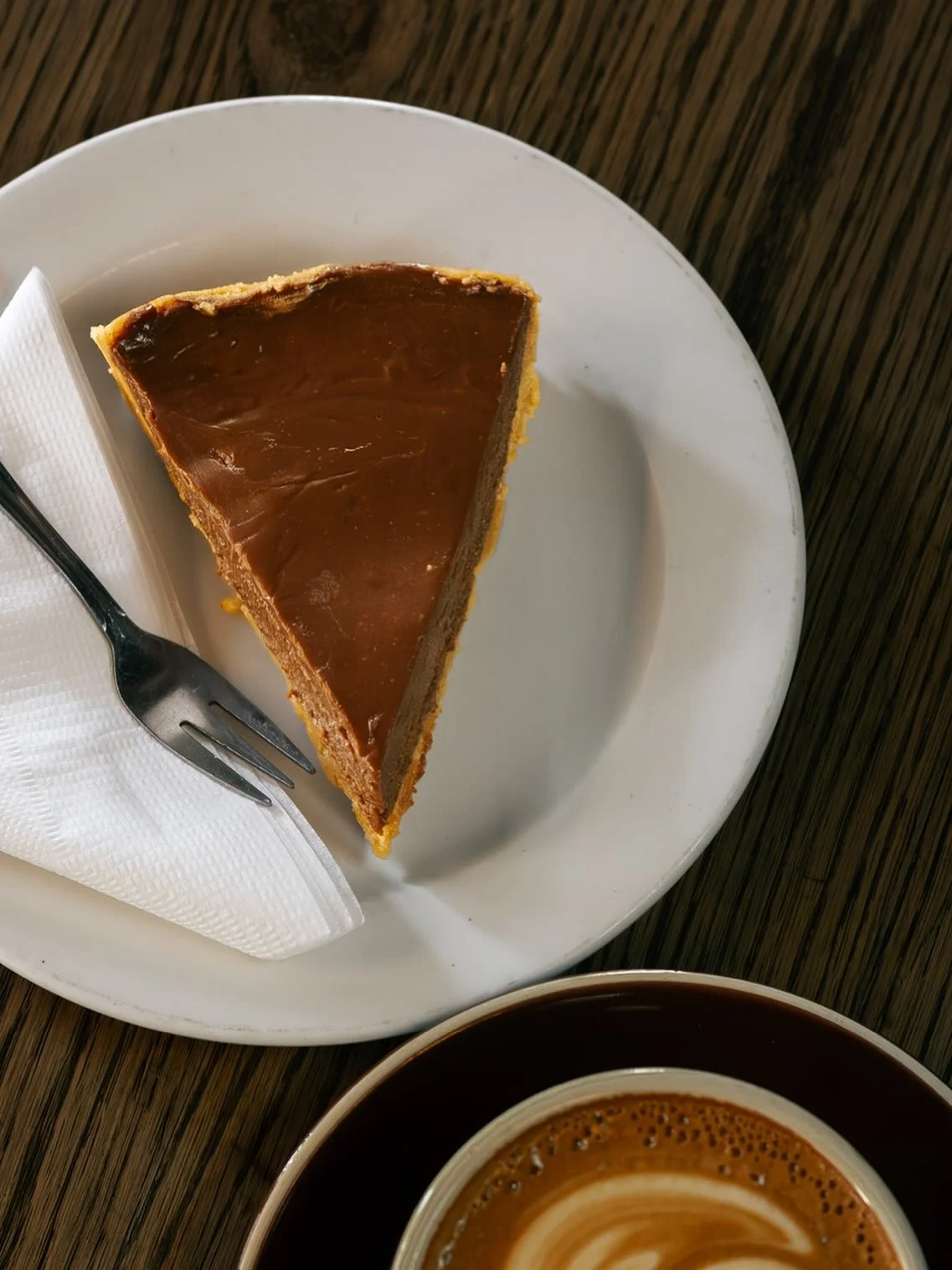 The most delectable combination. Our homemade Nutella Cheesecake and a coffee of your choice ☕️

📸 @thepeddiespective 

@thepowerandtheglory #thepowerandtheglory #restaurant #bar #capetown #southafrica @all.yours.co