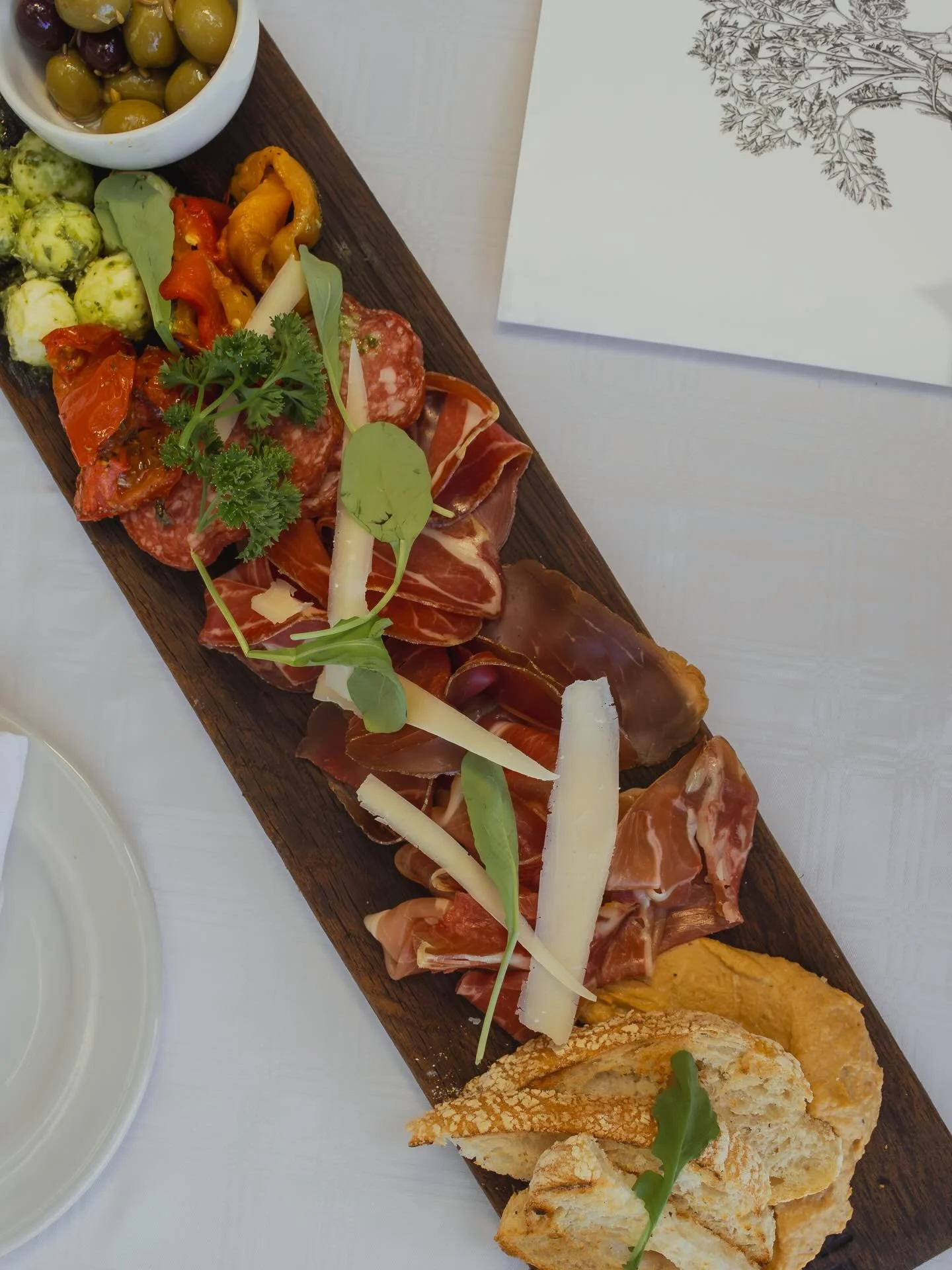Our delicious sharing board.  Best enjoyed with a glass of Sauvignon Blanc and friends&hellip;.🌞😁🪴

@cafe_paradiso_cpt #cafeparadiso #restaurant #capetown @all.yours.co