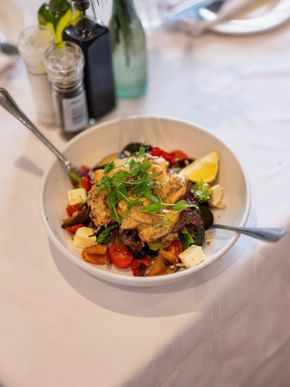 The perfect space to enjoy breakfast, lunch or dinner with friends and family 👌🌱

@cafe_paradiso_cpt #cafeparadiso #restaurant #bar #capetown #southafrica @all.yours.co