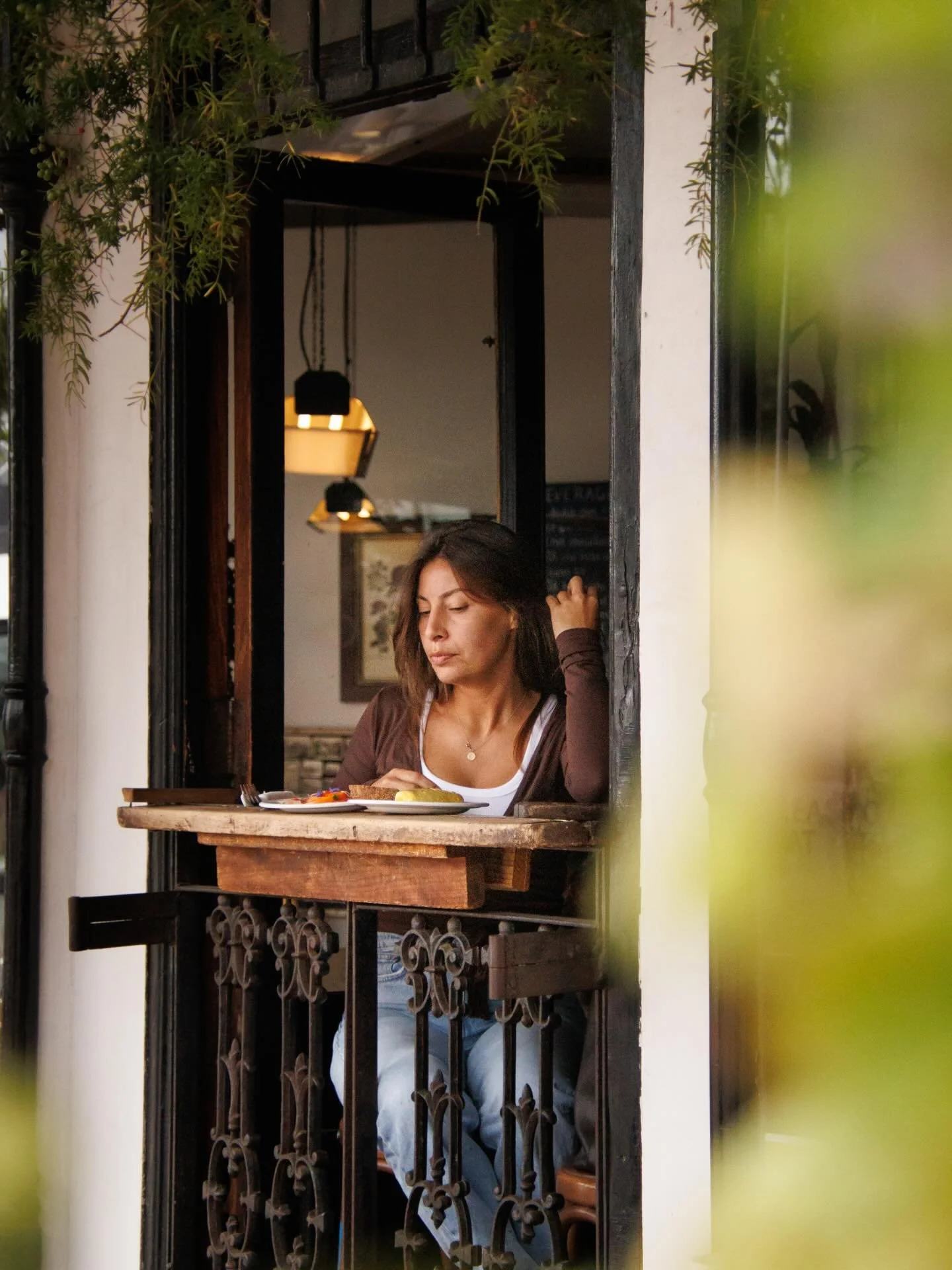 Great for both day &amp; night 🍸☕️🤩🌿

📸 @the.lea.anna 
🧒 @leylawinter 

@thepowerandtheglory #thepowerandtheglory #cafe #restaurant #bar @all.yours.co