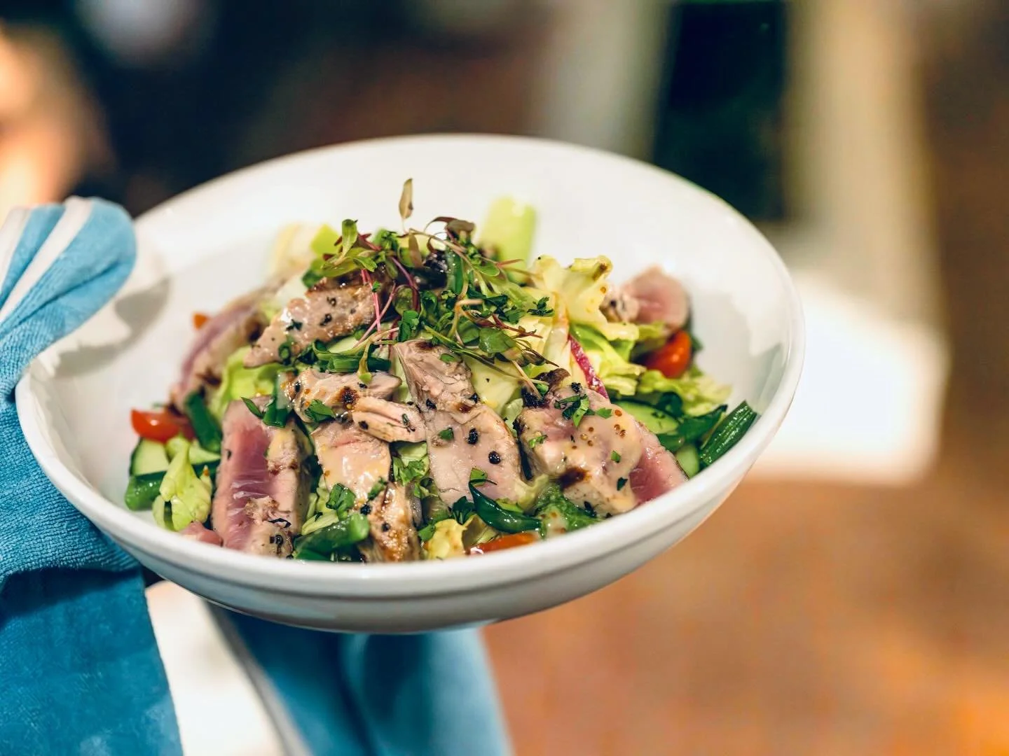 Our delicious seared tuna salad&hellip;..served with green beans, cherry tomatoes, red onions and cucumber with an authentic dressing 🥗🤩👌

@cafe_paradiso_cpt #cafeparadiso #restaurant #bar #capetown @all.yours.co