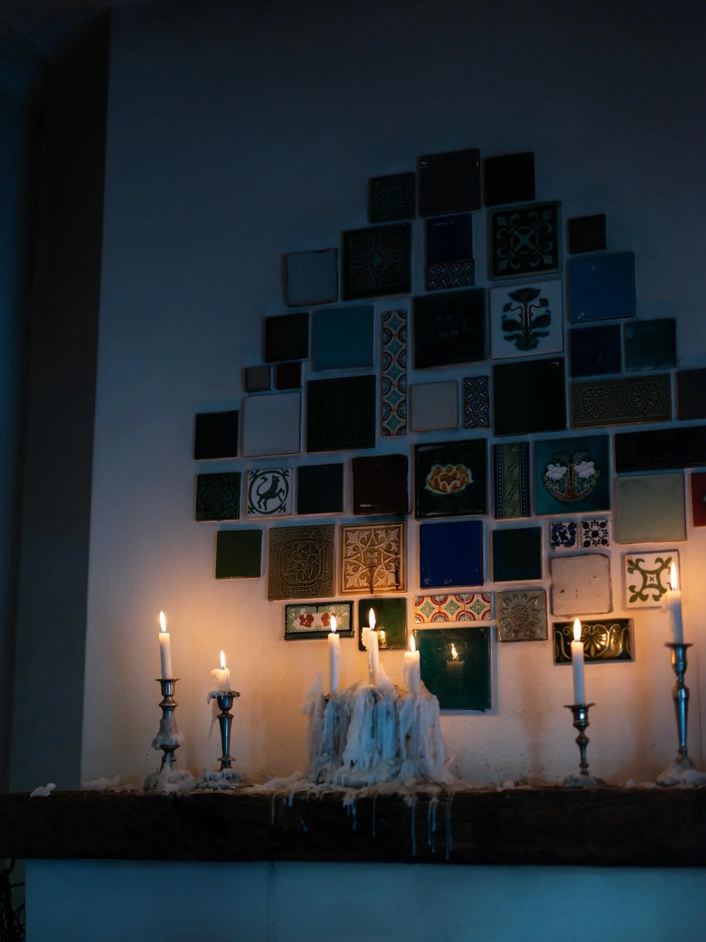 Cosy, hidden away and. The perfect nook to enjoy on cold, wet evenings&hellip;.. 🔥🕯️🌿🍸

@cafe_paradiso_cpt #cafeparadiso #restaurant #bar #capetown #southafrica @all.yours.co