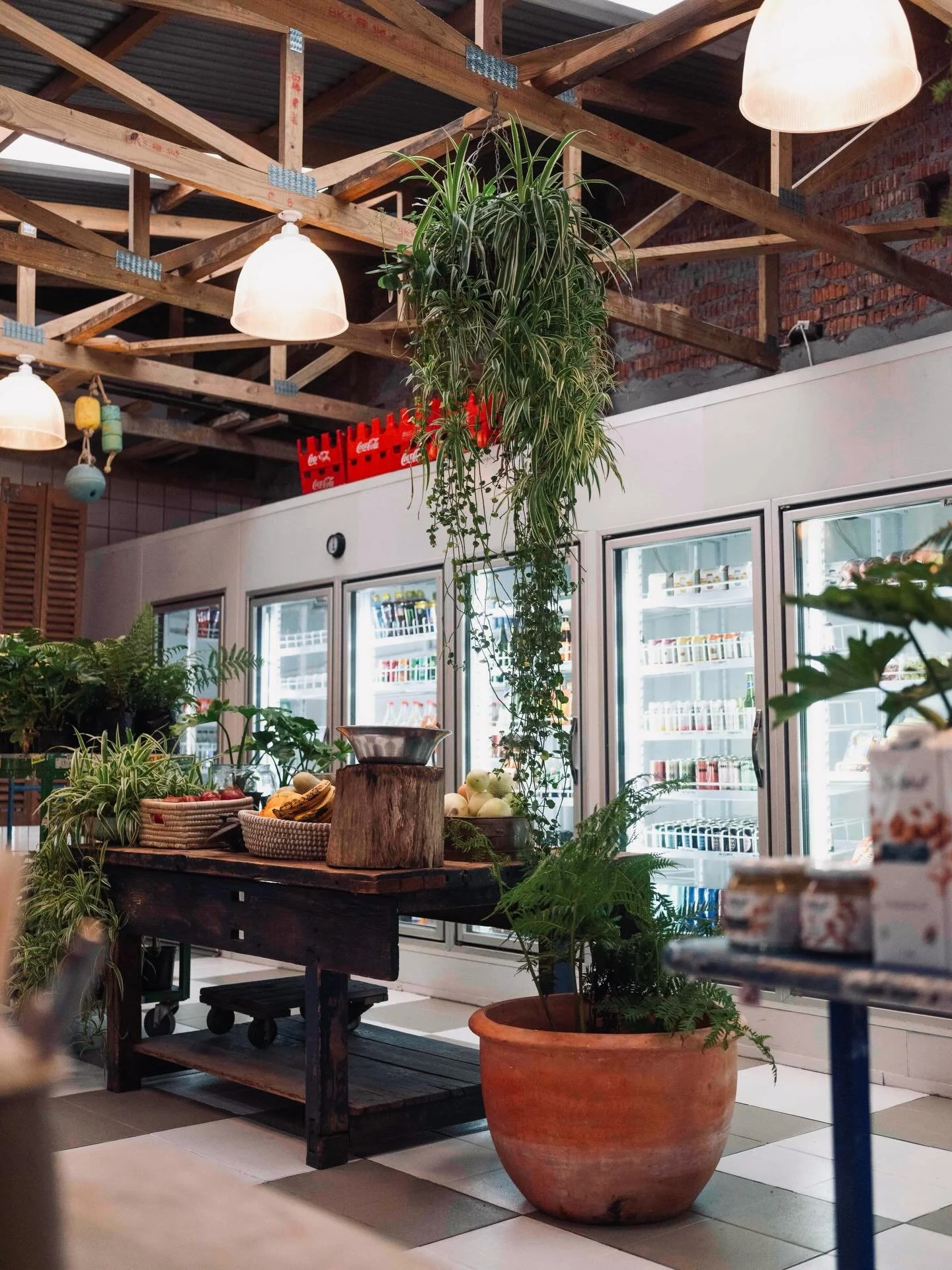 The perfect winter hideaway. Delicious pizza, lots of snacks, great music and an enchanting space&hellip;.

@kioskcommunity #kiosk #generalstore #dailygoods #cafe #restaurant @all.yours.co