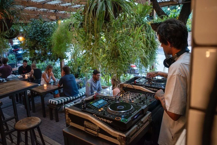 Weather is looking good for the days ahead, the beers 🍻are cold, pizza&rsquo;s 🍕ready to be shared and our DJ&rsquo;s are excited to keep your toes tapping throughout 🪩🎵🌿

@yourstrulycafe #ytc #yourstruly #allyours #thisisyours #sametimetomorrow