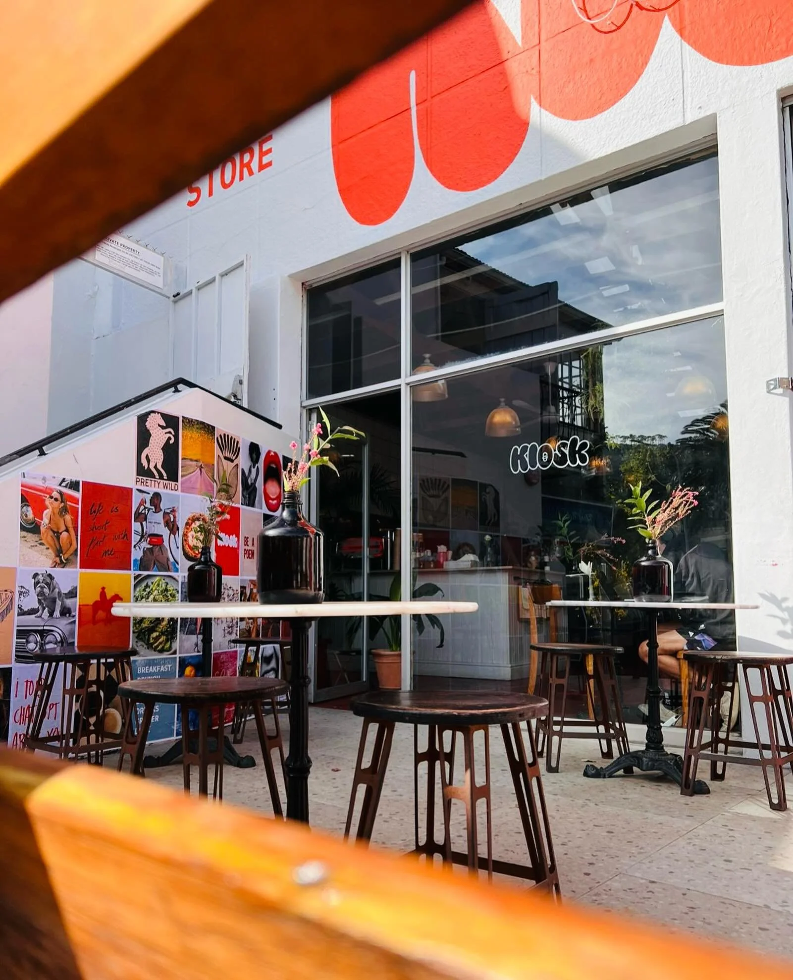 We love this shot taken by @ameerbmx of our colourful outside area! Thank you for the 📸

@kioskcommunity #kiosk #generalstore #dailygoods #cafe #grocer @all.yours.co