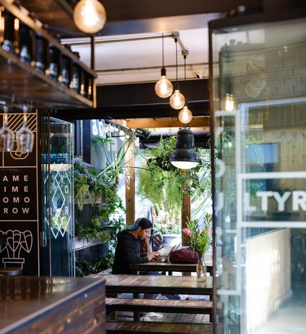 The most beautiful space when the sun is out 🌞🌿

@yourstrulycafe #yourstruly #allyours #thisisyours #sametimetomorrow #restaurant @all.yours.co
