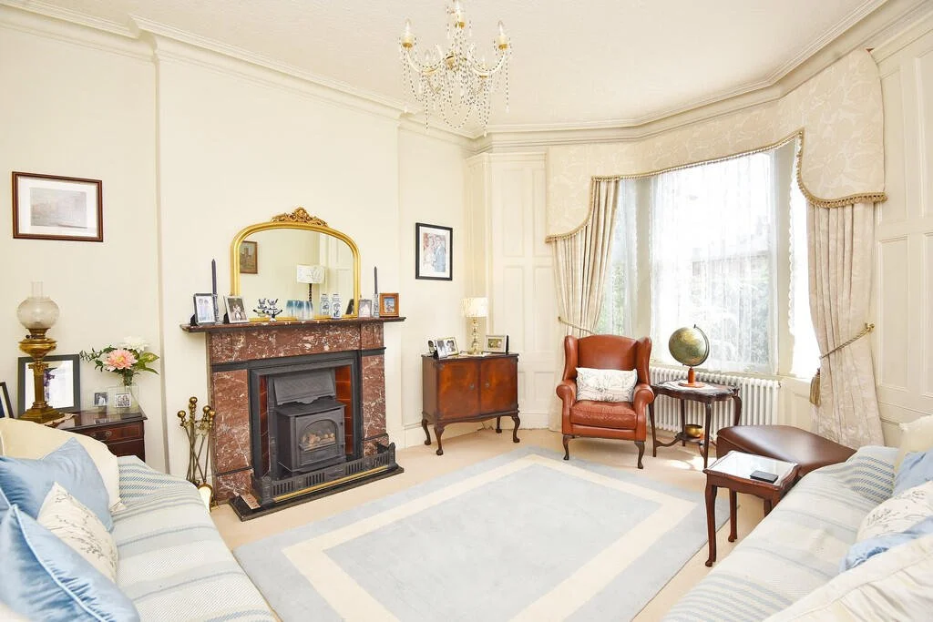 79 East Parade Living Room Before.jpeg