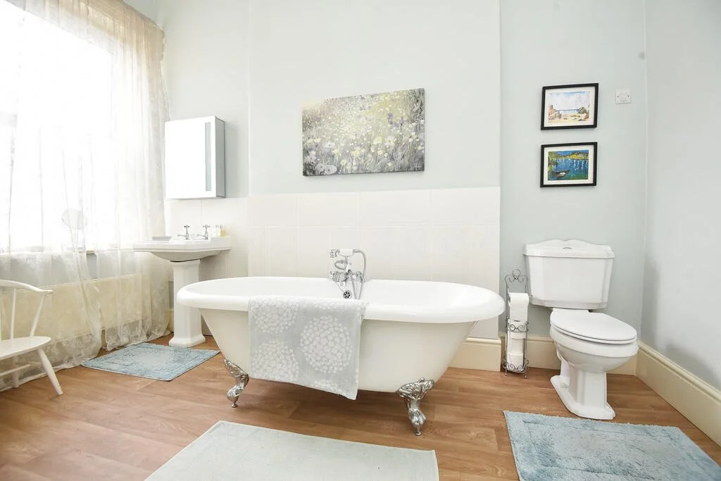 79 East Parade En-Suite Before.jpeg