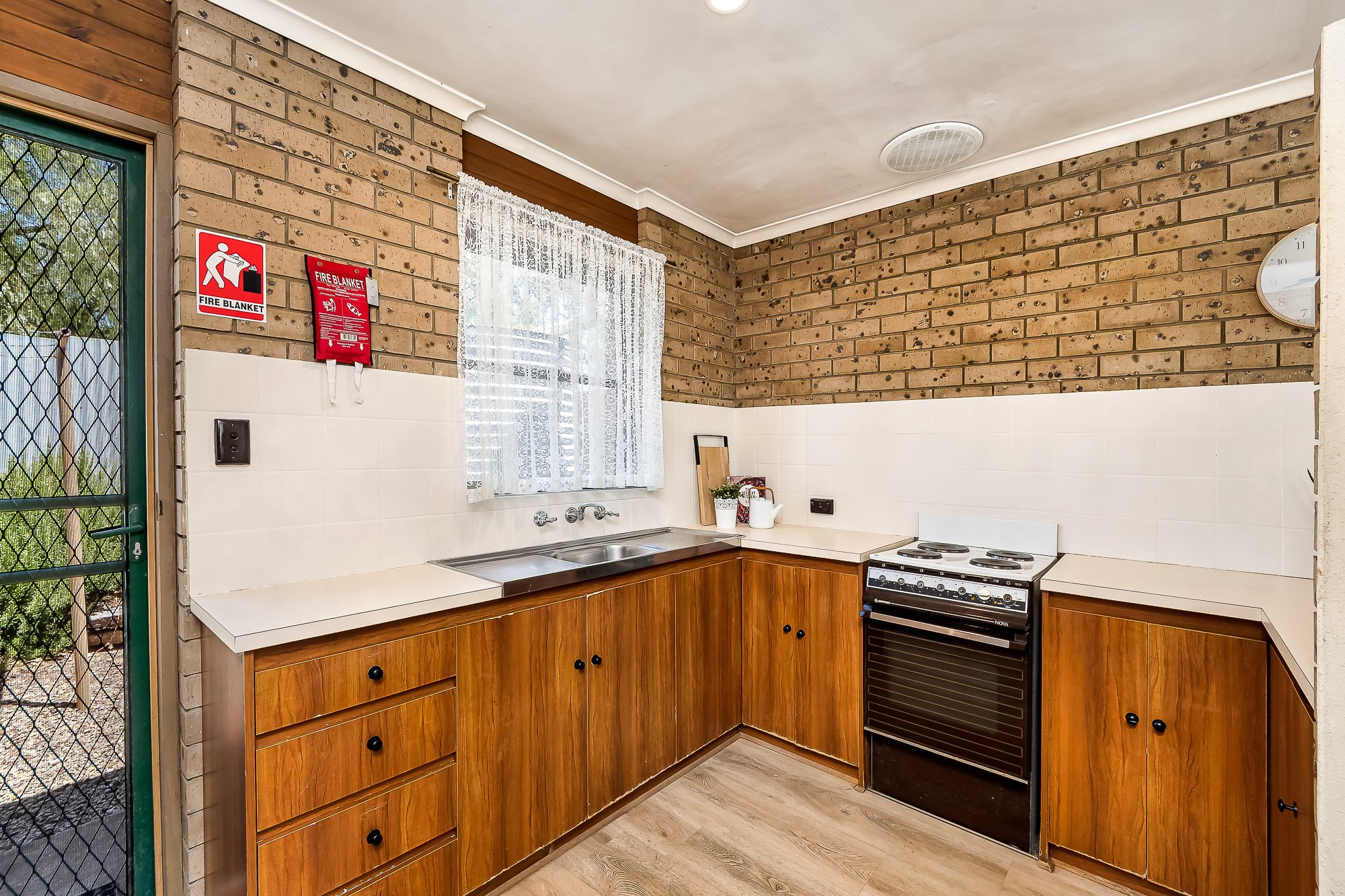 CJL0565-006 Kitchen-WEB-LARGE.jpg