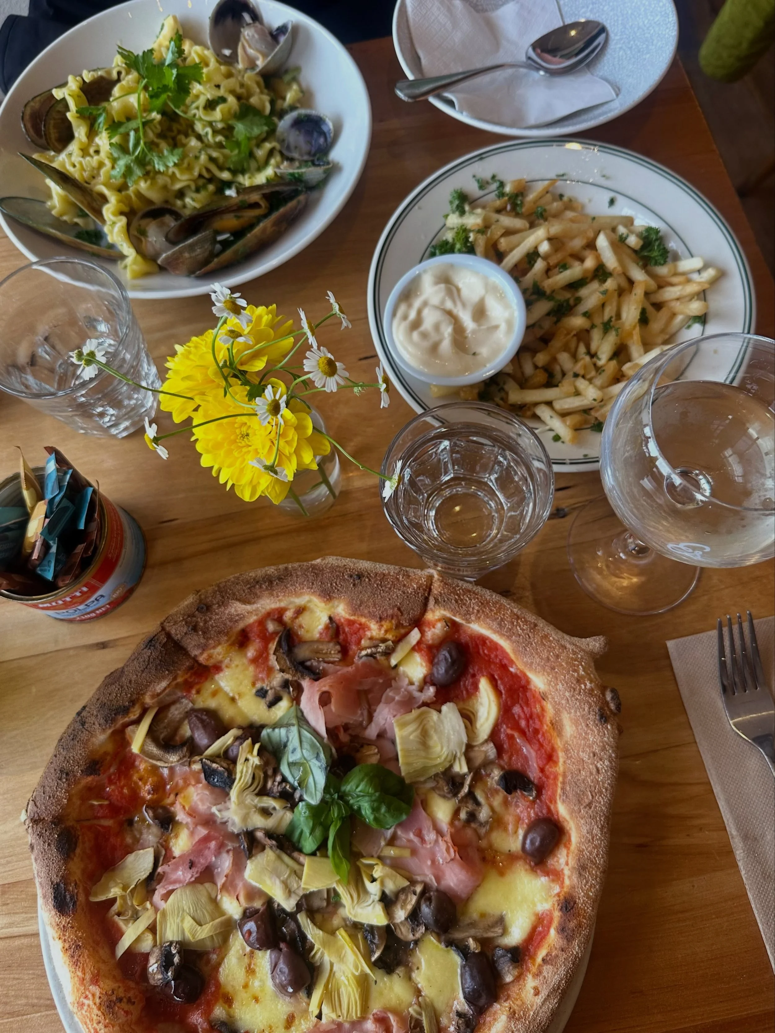 Where to next? 🍽️ Here&rsquo;s some recent eats across #ōtepoti 

1. @esplanade_dunedin 
2. @kampungdunedin 
3. @harryskitchennz 
4. @vanguardcoffeecafe 
5. @hivietnamdunedin 
6. @koreahousedunedin 

Got any recommendations? 👇

#dunedineats #thedun