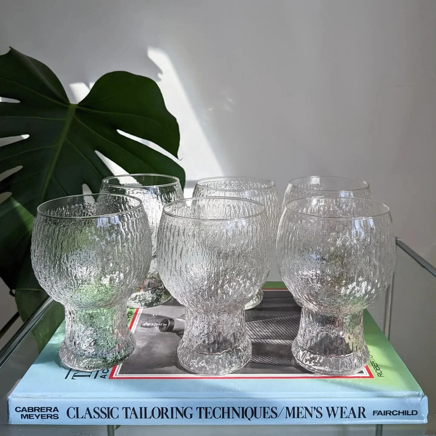 Pairs well with you. 

Set of six Crown Corning 'Festive' medium goblets. Designed by Denise Larcomb, circa 1979. Perfect condition. 

Say hey for $50

11.5cm H | 8cm W