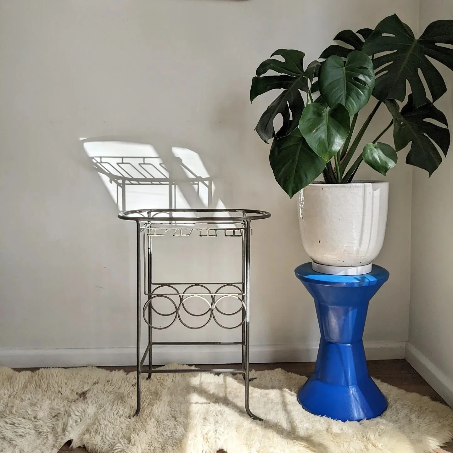 [SOLD] Steely looks. 

Vintage, minimalist, steel wine rack. Holds three bottles and six glasses with room on top for more. Wine time? Wine time. 

62cm H | 27cm W | 48cm L