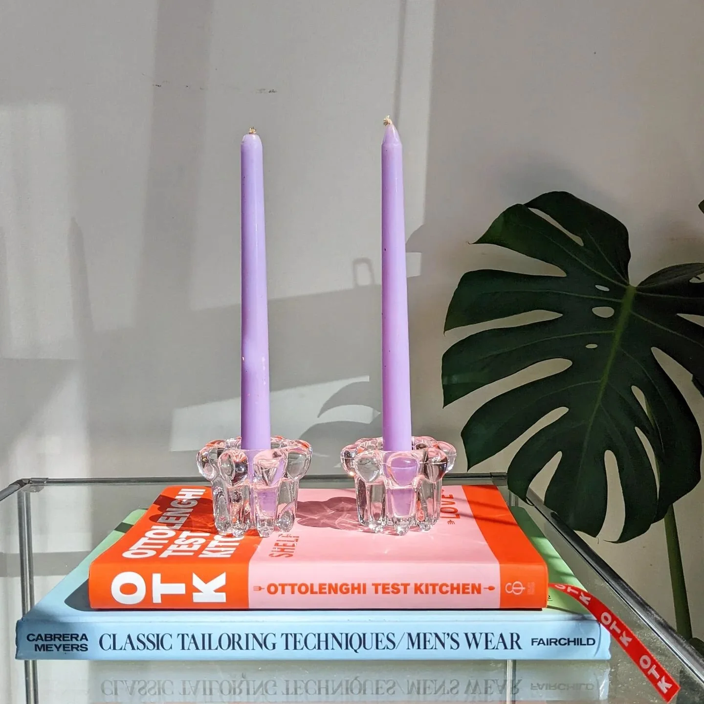 Blobby bois.

Chunky, chubby candle holders by Reims, France. Huge in the 90s, these blobby, lobed glass boys come as a pair and are in immaculate condition. Stamped 'REIMS FRANCE' on their butts. Postage available. 

Say hey for $20