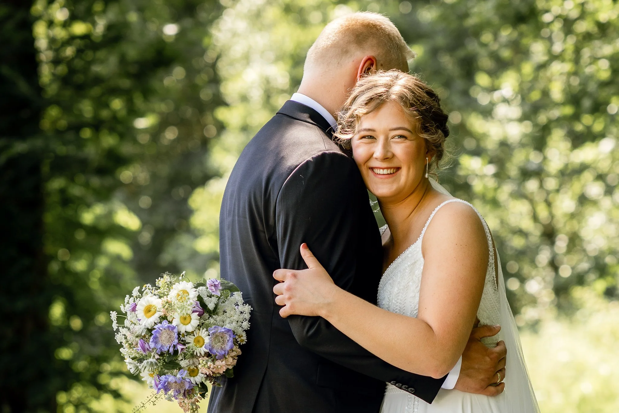 Bryllupsfotograf fotograferer brudepar i Kristiansand