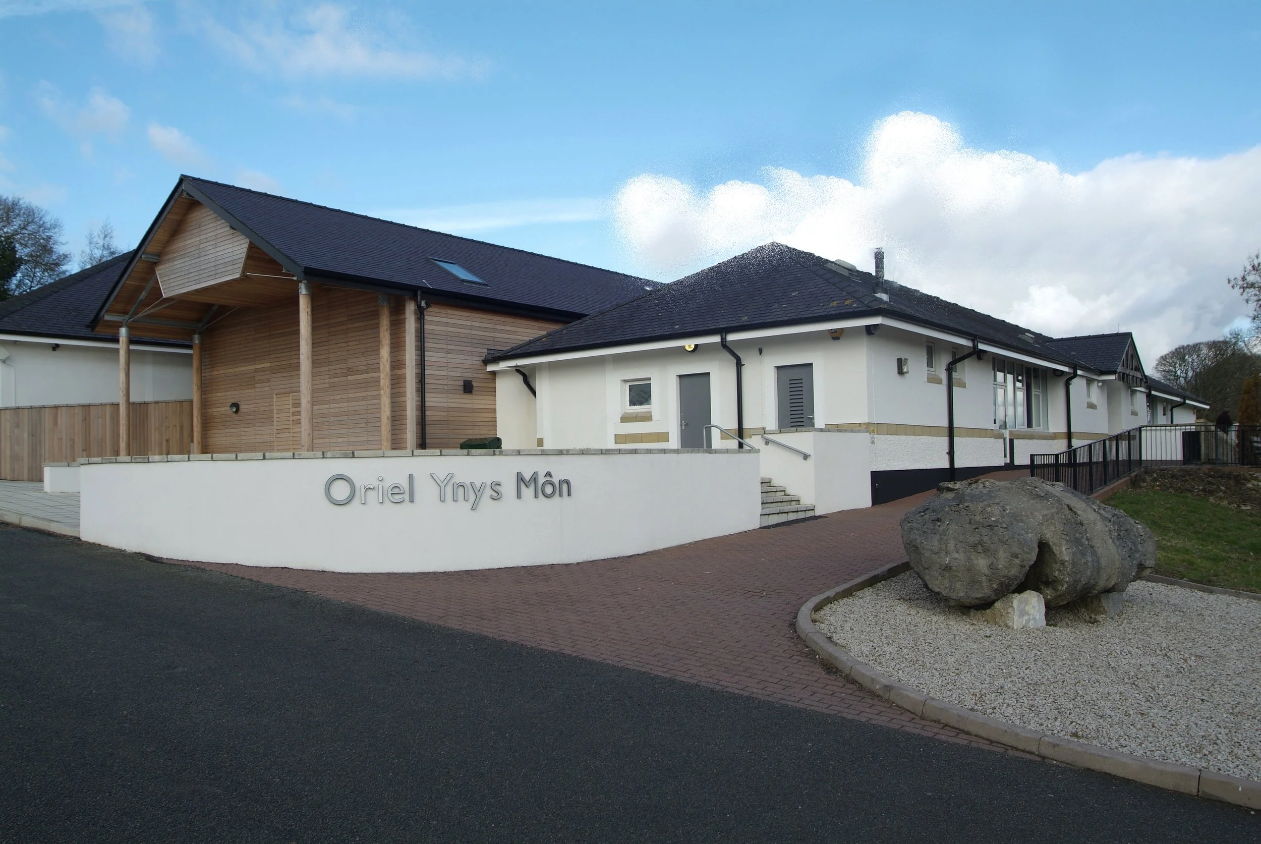 Oriel Mon, Llangefni
