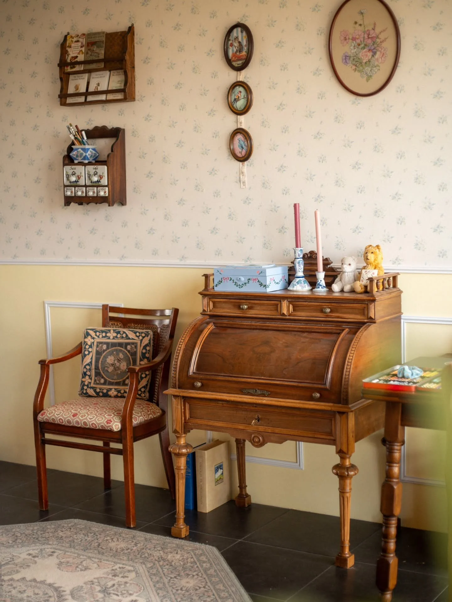 March is my favorite month of the year.
I decided to bring a little spring indoors and change my room, with the help of my dad (thank you dad!) 🌼
I also had the chance to meet some funny and amazing animals. Early spring holds so much wonder and bea