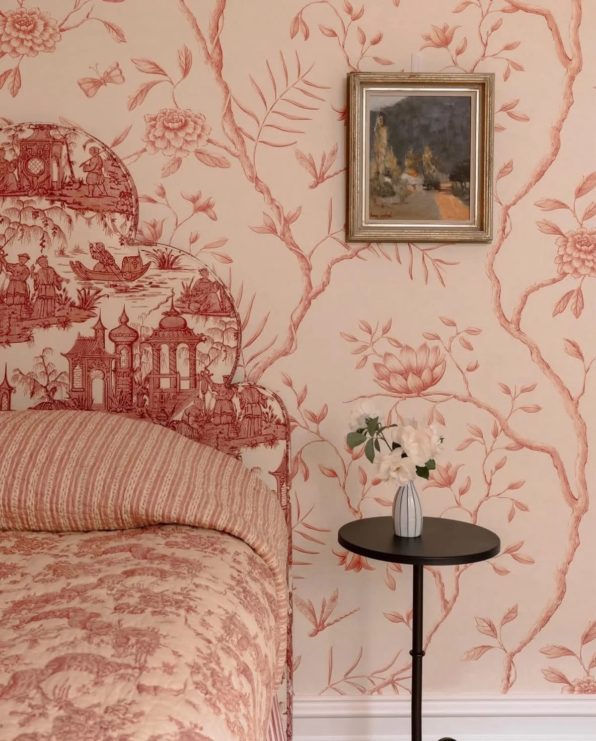 @lewisandwood - Jasper Peony #wallpaper which the  talented @racheldonath_ installed into her young daughters bedroom 😍😍
#timeless #botanical interiors 

Full collection to view @abbode_interiors - 148 Magill Road, Norwood