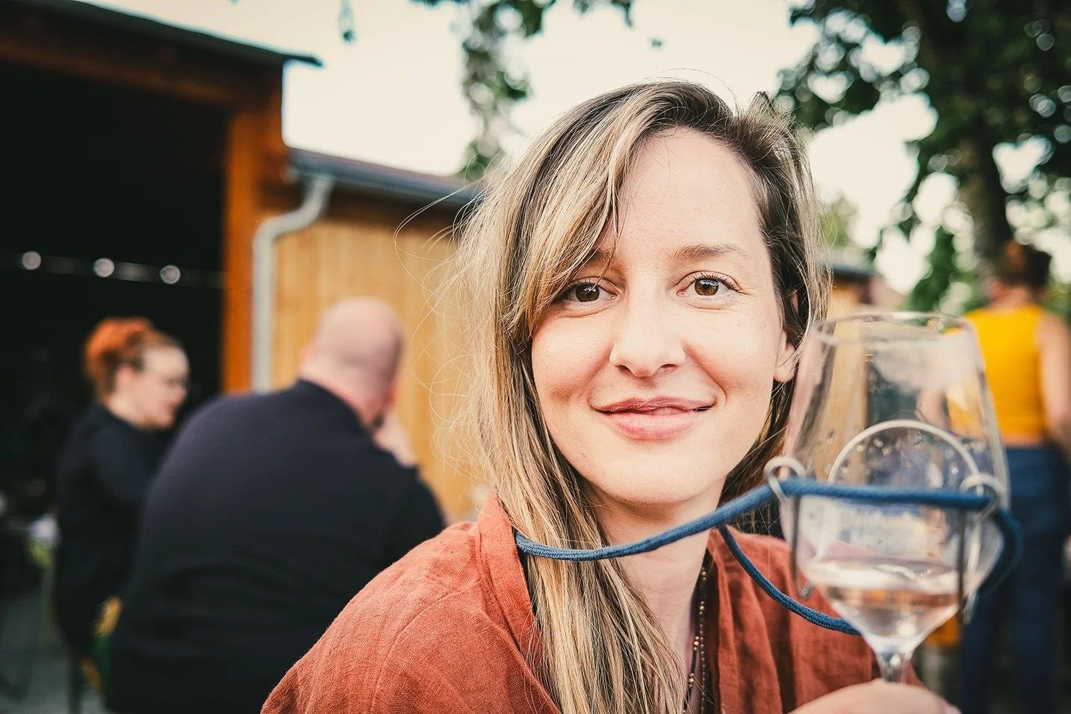 Lucia Mandincova s Vinom z Modry.jpg