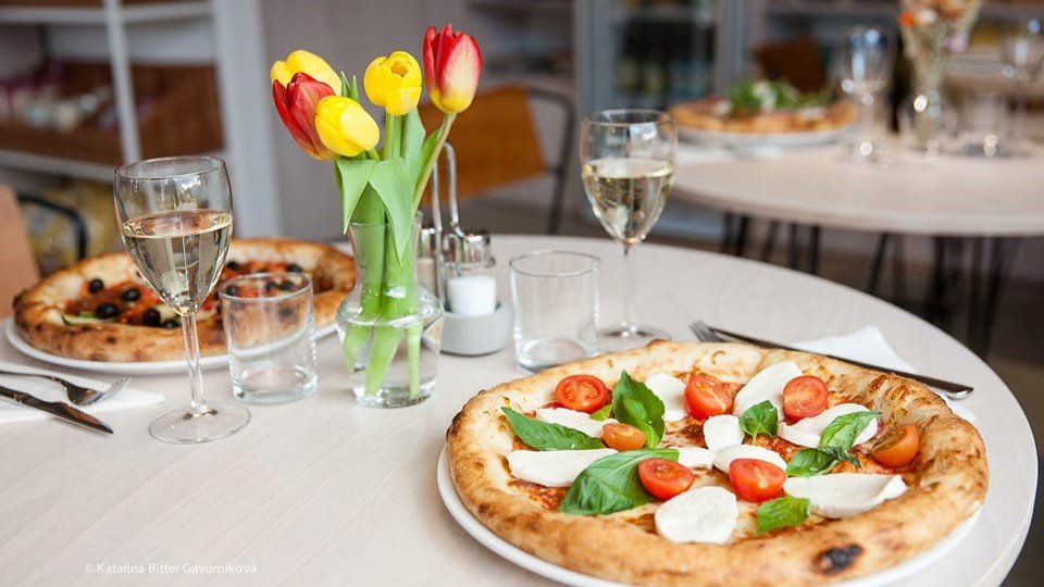 Bistro a obchodík Lusk ponúka najlepšiu pizzu v Modre a k tomu Víno z Modry.