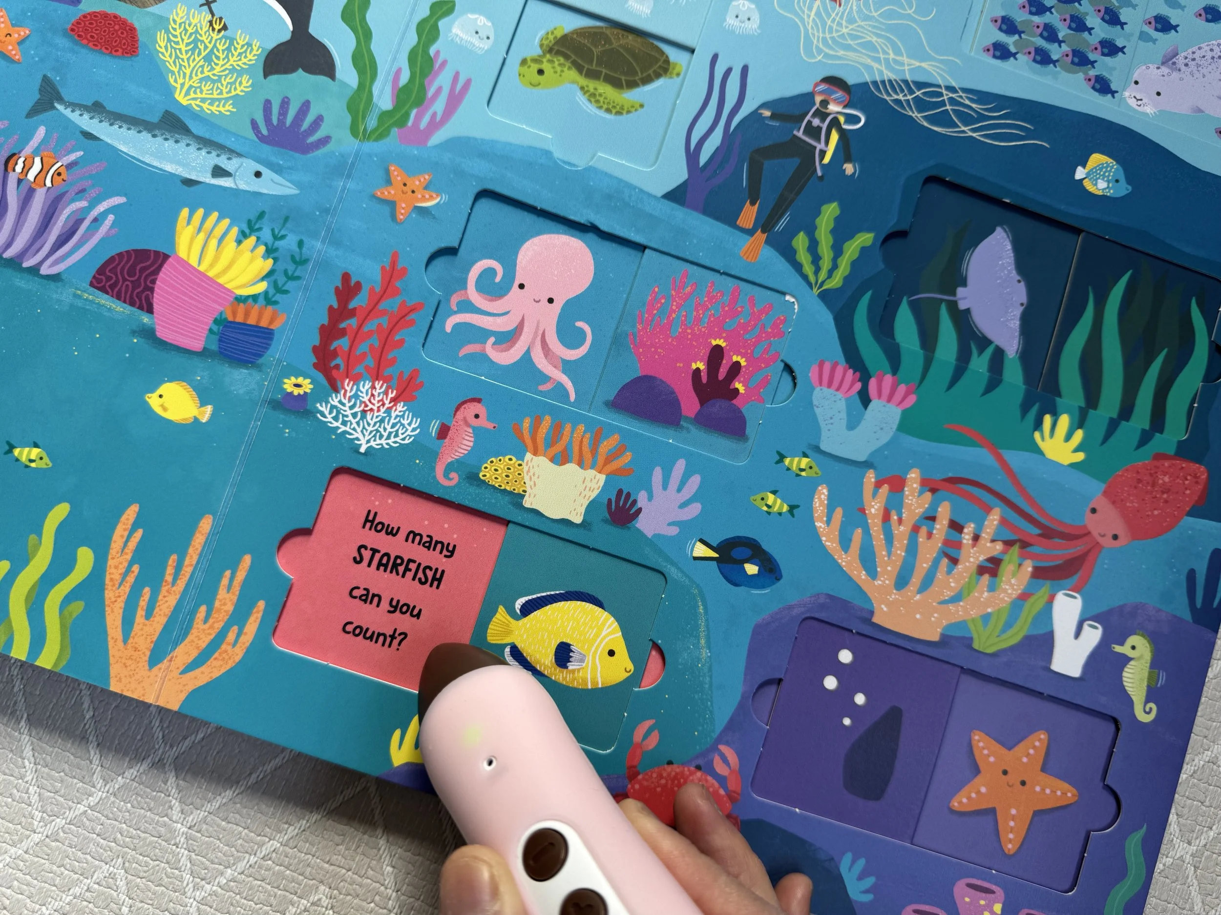 躲貓貓滑塊遊戲書｜Look, find &amp; slide｜In the wild + In the town｜互動滑軌機關書