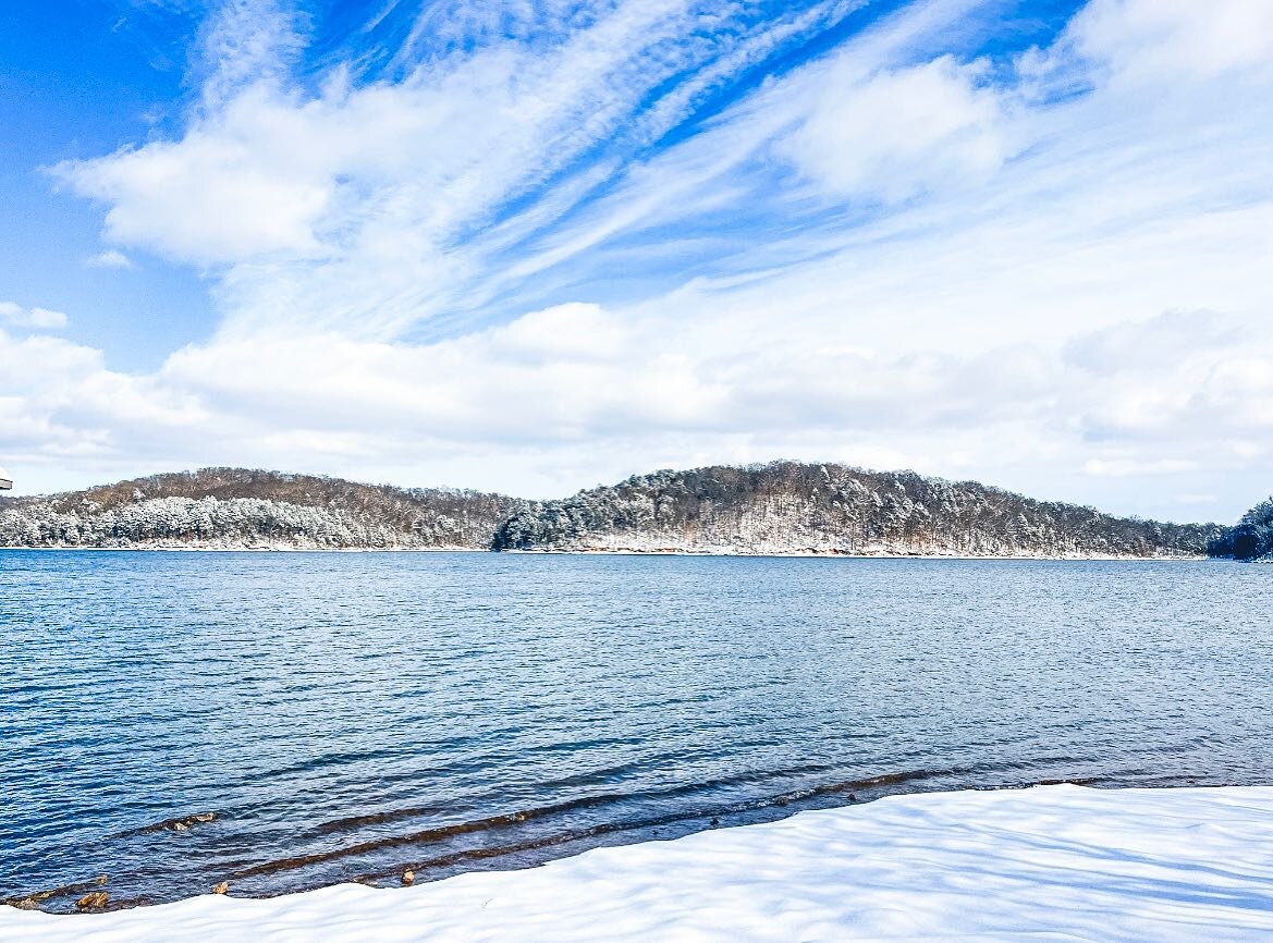 The snow has fallen and covered the #lakewaytothesmokies ❄️❄️❄️❄️

Show us your best Loudon County SN❄️W beauty shots by tagging us and using the hashtag #goloco or #lakewaytothesmokies !! 📷⛄️❄️ 

📍Tellico Lake, Tellico Village (Loudon, TN)

#visit