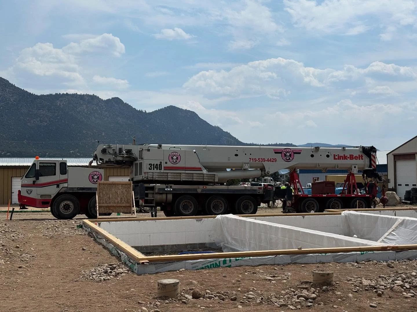 Crane is on site and ready to swing some modular boxes! 14 workforce housing units are about to pop above the ground at @thecrossingbv - we’re honored to be a part of this project for the @chaffeehousingtrust #buenavistacolorado #workforcehousi