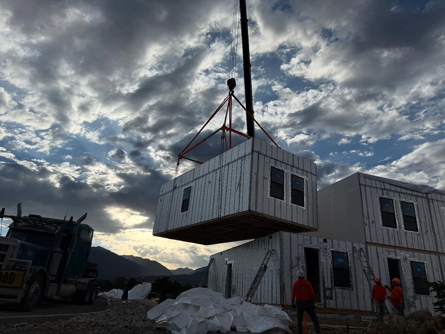 And just like that, @thecrossingbv is going vertical! Unlike many other developments which leave affordable units till last, we’re starting it off right with the help of #setworks and @fadingwestdevelopment #stconstruction #affordablehousing #b