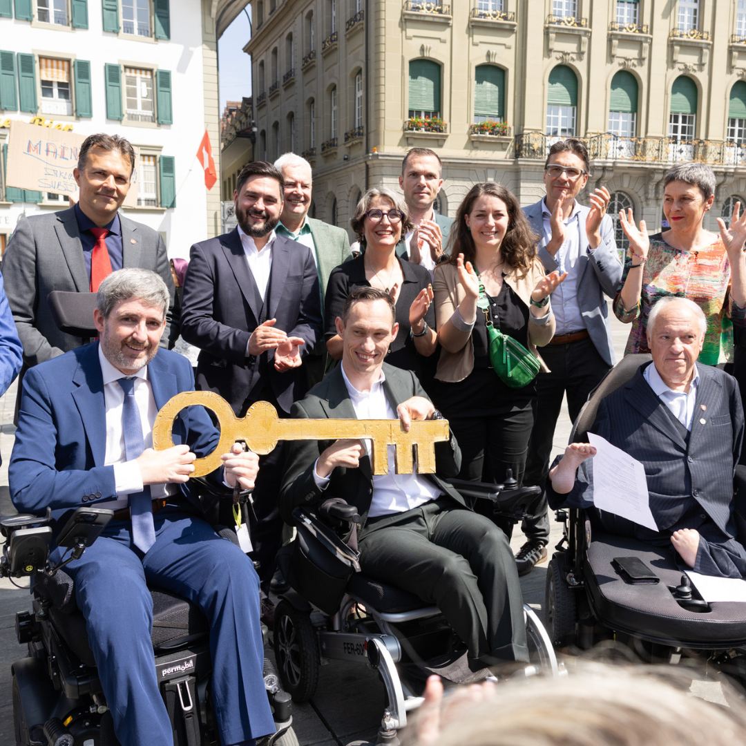 Parlementaires avec la clé de l’inclusion